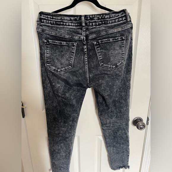 2/$45 KanCan Acid wash Skinny jeans 2/$45 - Picture 7 of 7